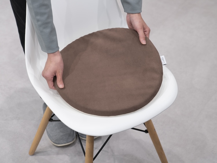 しなやかな薄型クッション。